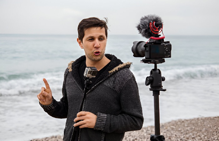 How does the microphone attachment for action cameras operate?